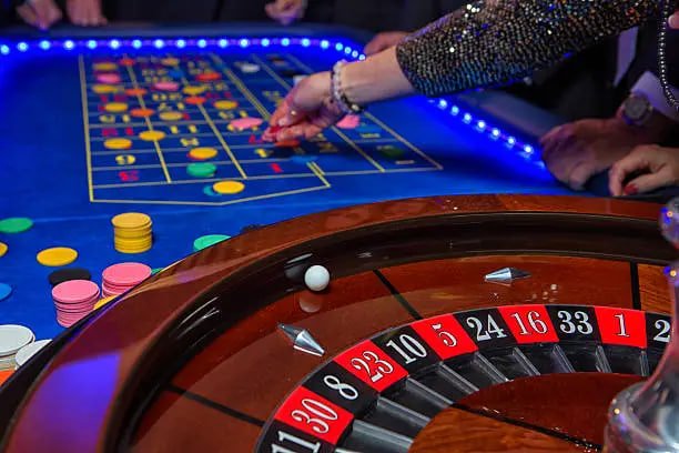 Live casino table games lobby on r live with baccarat and roulette options